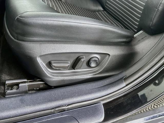 Used 2022 Toyota Camry SE w/ Convenience Package FWD image 19