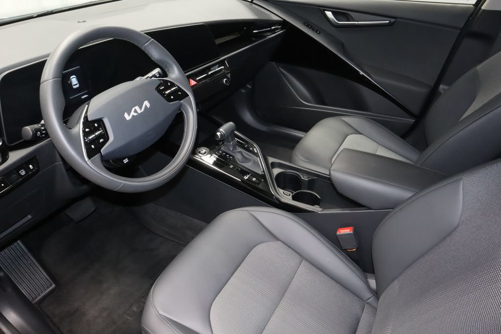 Used 2025 Kia Niro EX FWD image 23