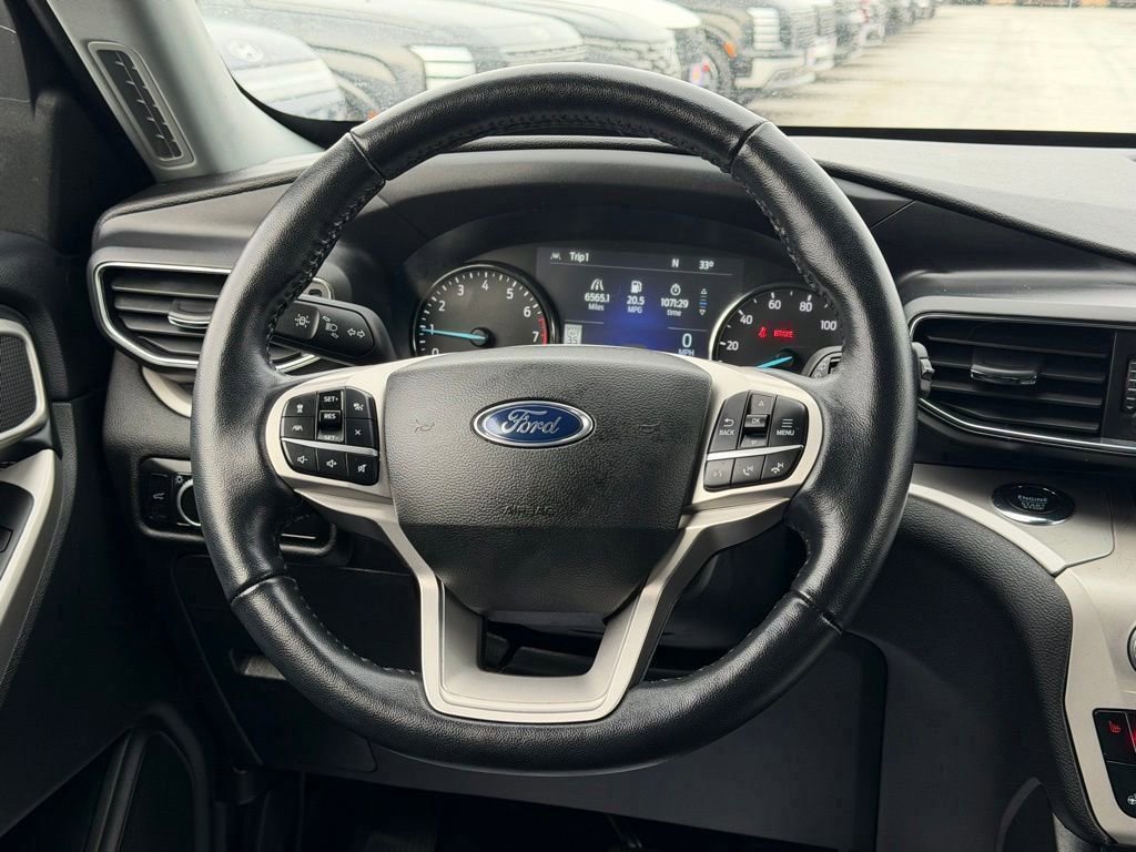 Certified 2022 Ford Explorer XLT w/ Equipment Group 202A image 8