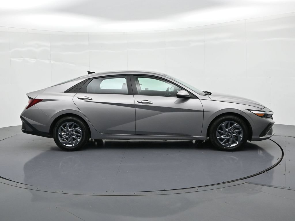 Used 2024 Hyundai Elantra SEL FWD image 5