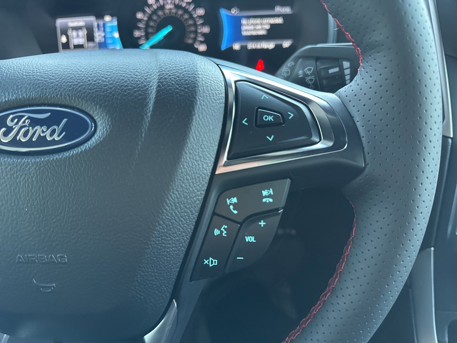 Certified 2024 Ford Edge ST-Line image 28