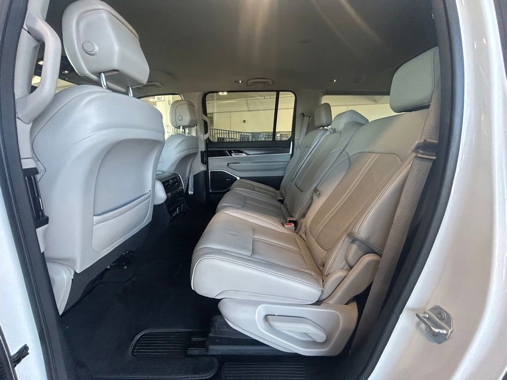 Used 2023 Jeep Wagoneer L Series II image 33