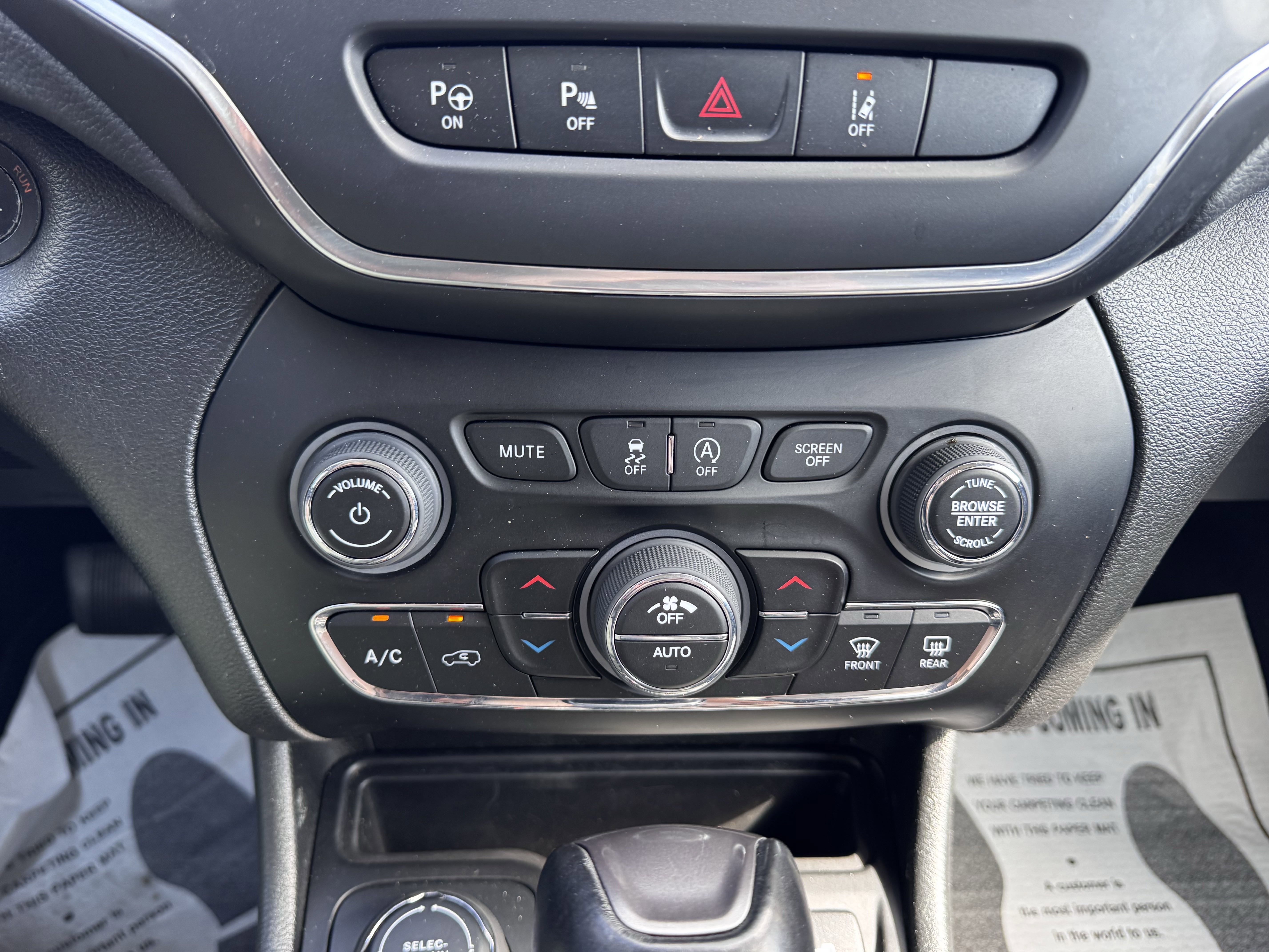 Used 2023 Jeep Cherokee Altitude Lux image 24