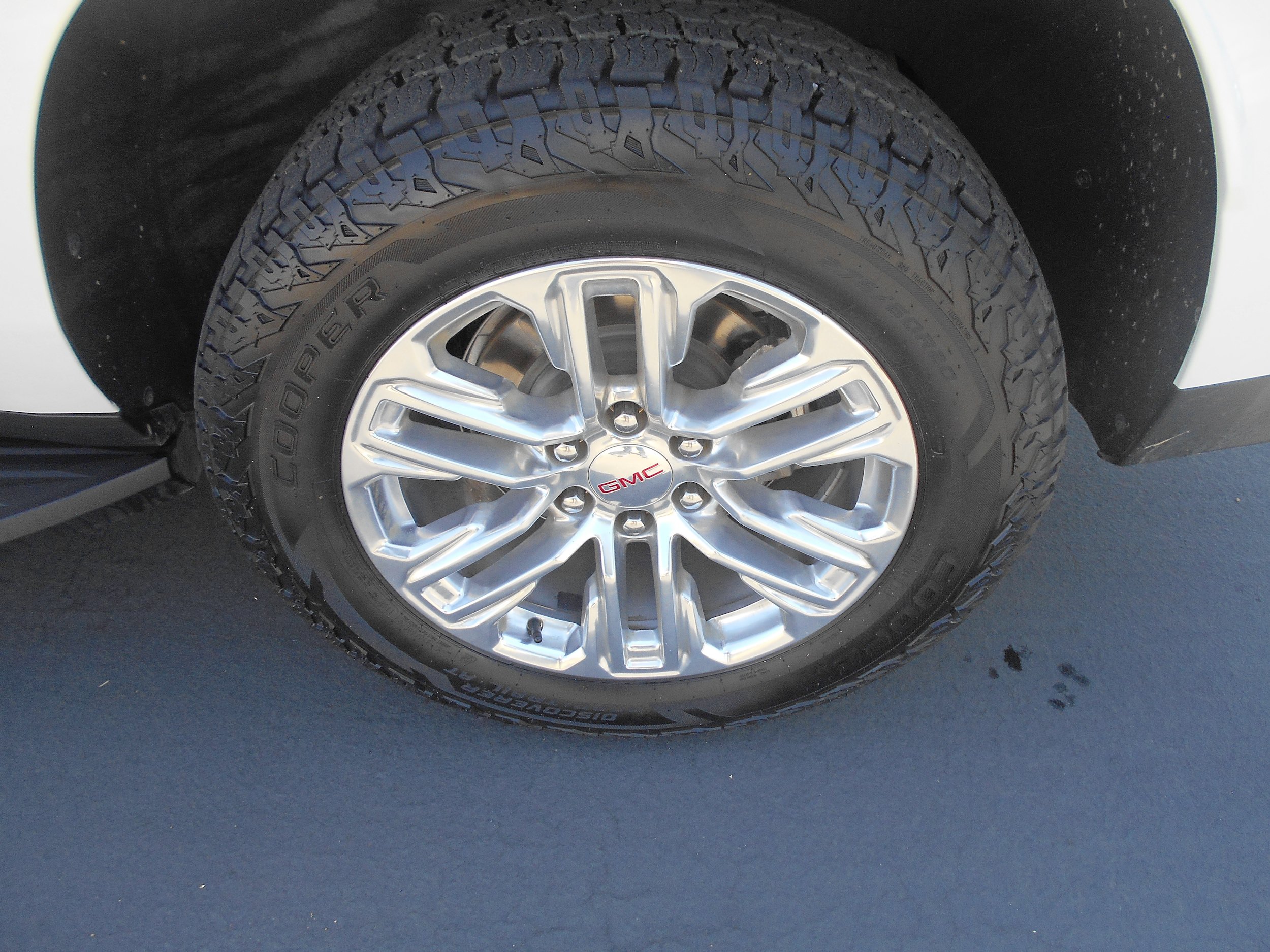 Used 2023 GMC Yukon XL SLT AWD/4WD image 20