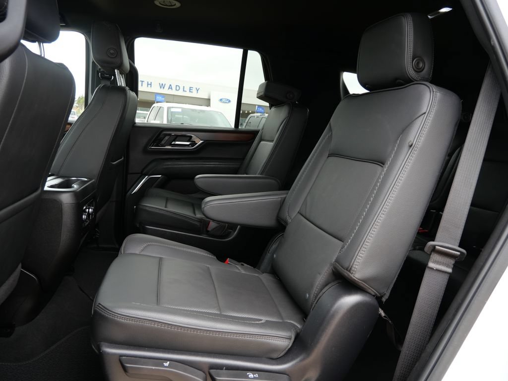 Used 2025 GMC Yukon Denali AWD/4WD image 15