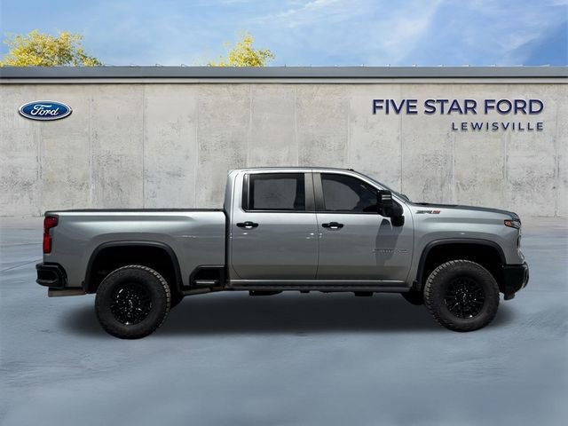 Used 2024 Chevrolet Silverado 2500 ZR2 w/ Technology Package image 3