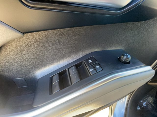 Used 2024 Toyota Highlander XLE AWD/4WD image 12