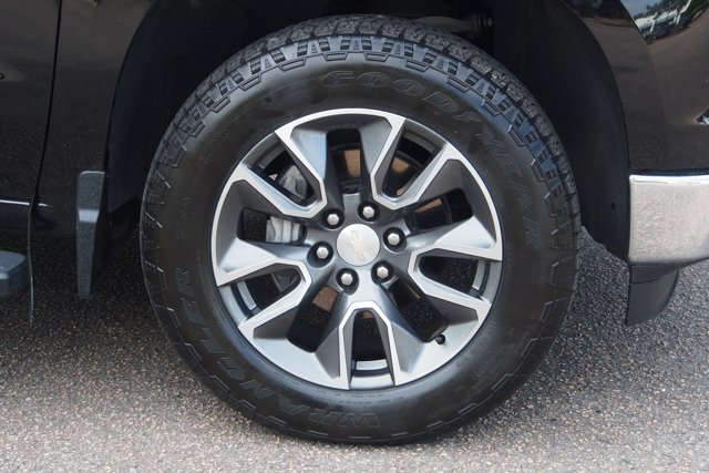 Used 2023 Chevrolet Silverado 1500 LT AWD/4WD image 10