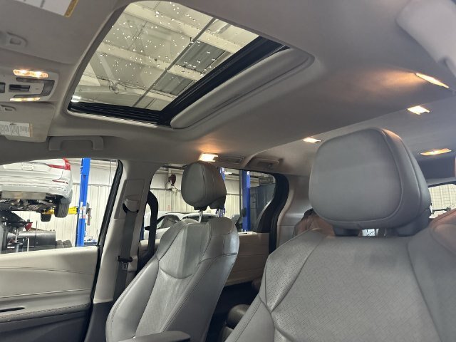 Used 2024 Toyota Sienna Limited AWD/4WD image 20