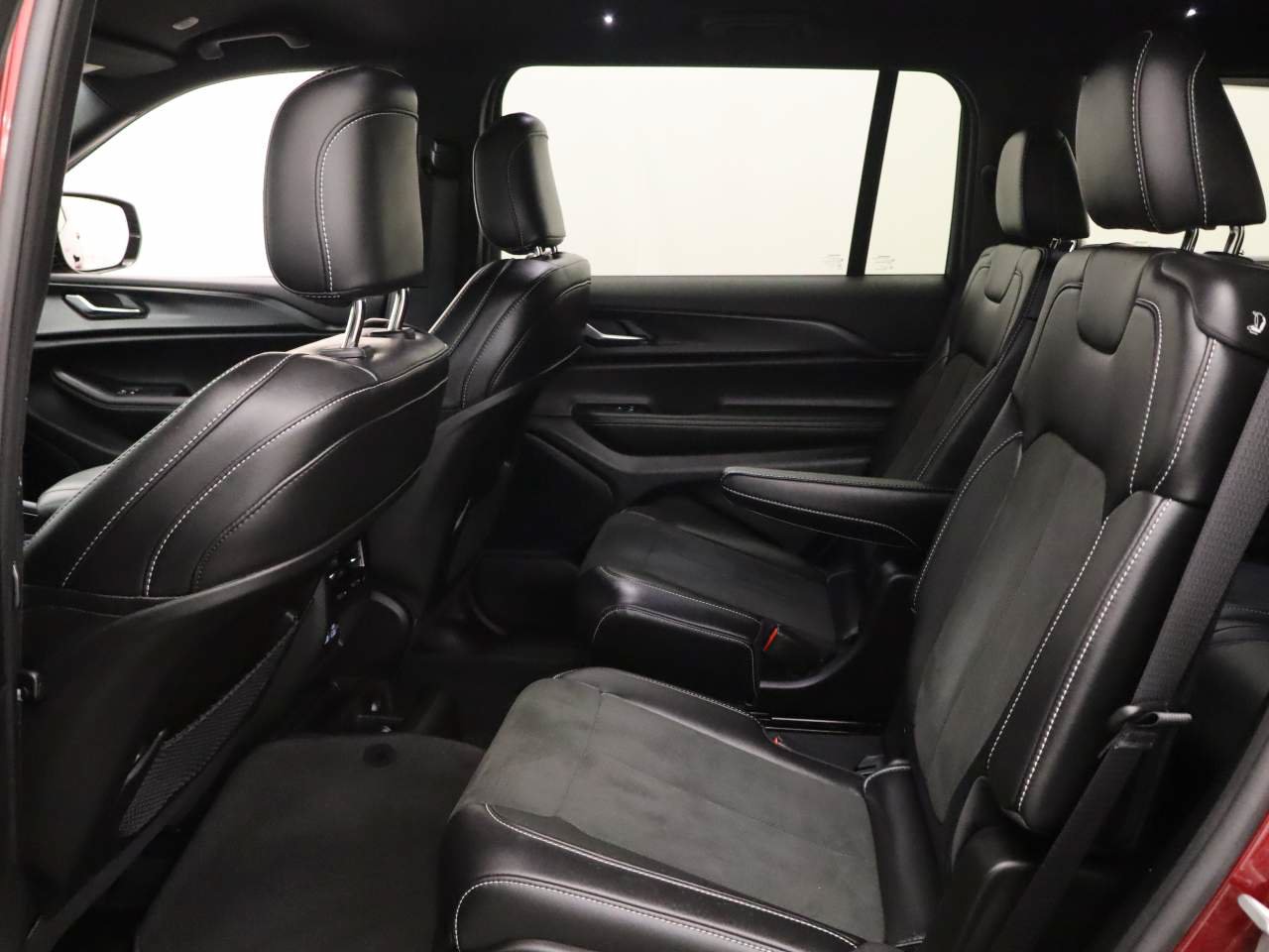 Used 2025 Jeep Grand Cherokee L Laredo AWD/4WD image 16