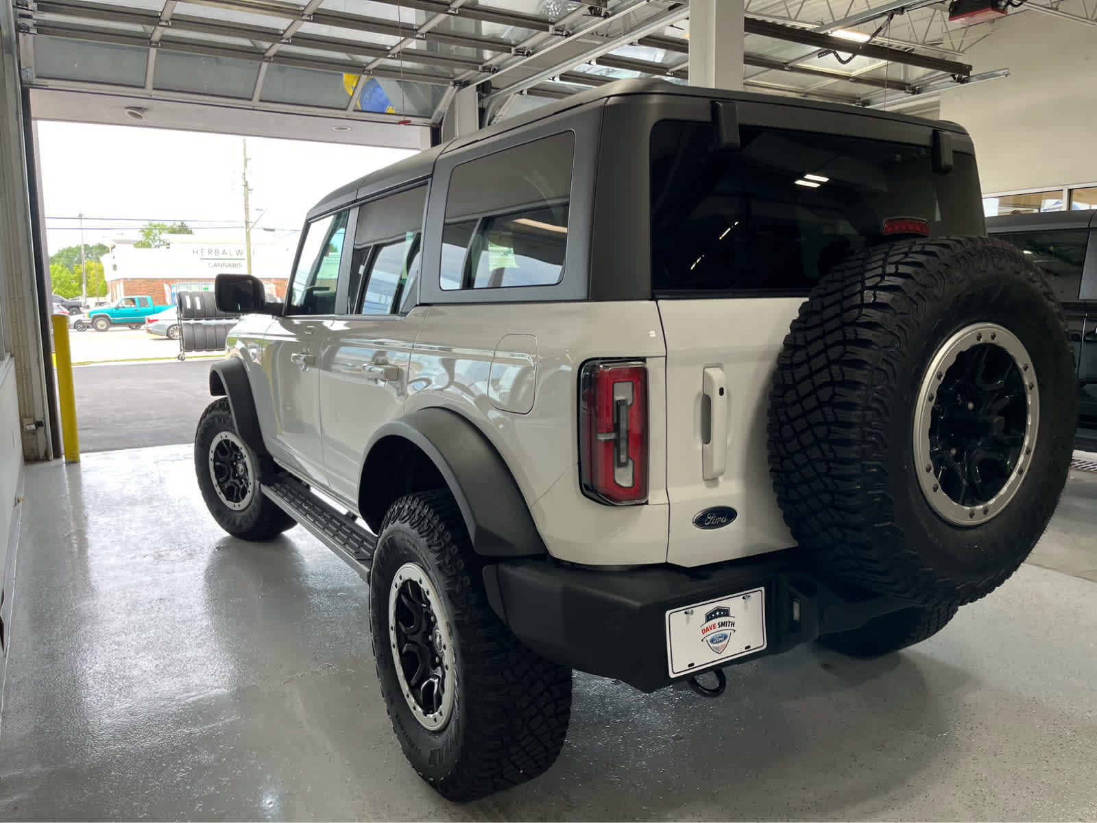 Certified 2023 Ford Bronco Outer Banks w/ Sasquatch Package AWD/4WD image 6