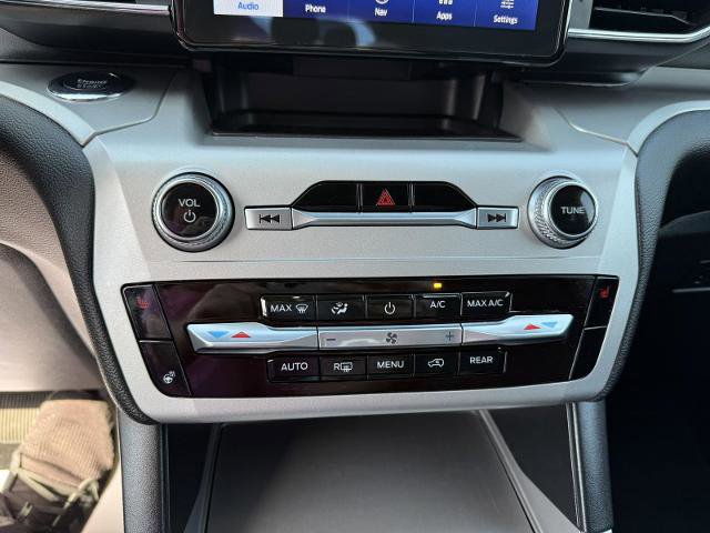 Certified 2022 Ford Explorer XLT w/ Equipment Group 202A image 23