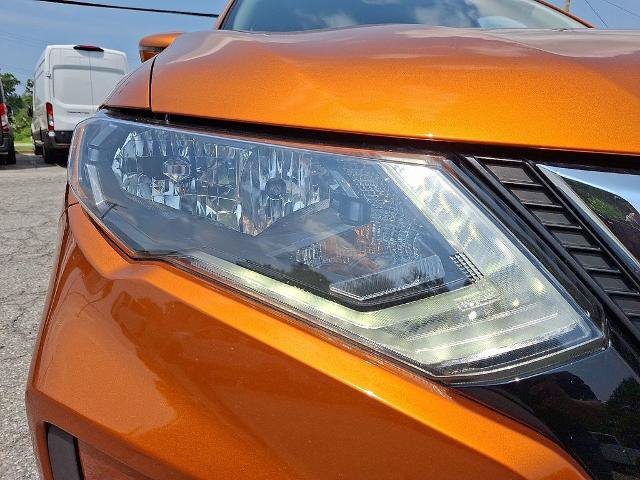 Used 2018 Nissan Rogue SV AWD/4WD image 9