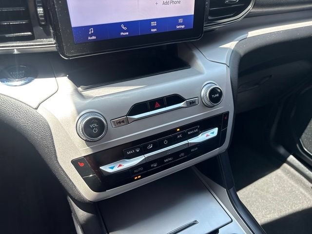 Certified 2024 Ford Explorer XLT RWD image 18