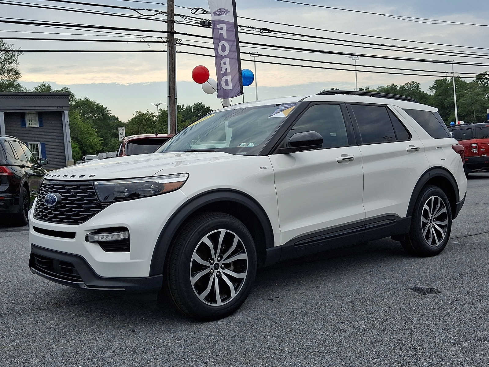 Certified 2022 Ford Explorer ST-Line w/ Class IV Trailer Tow Package AWD/4WD image 3