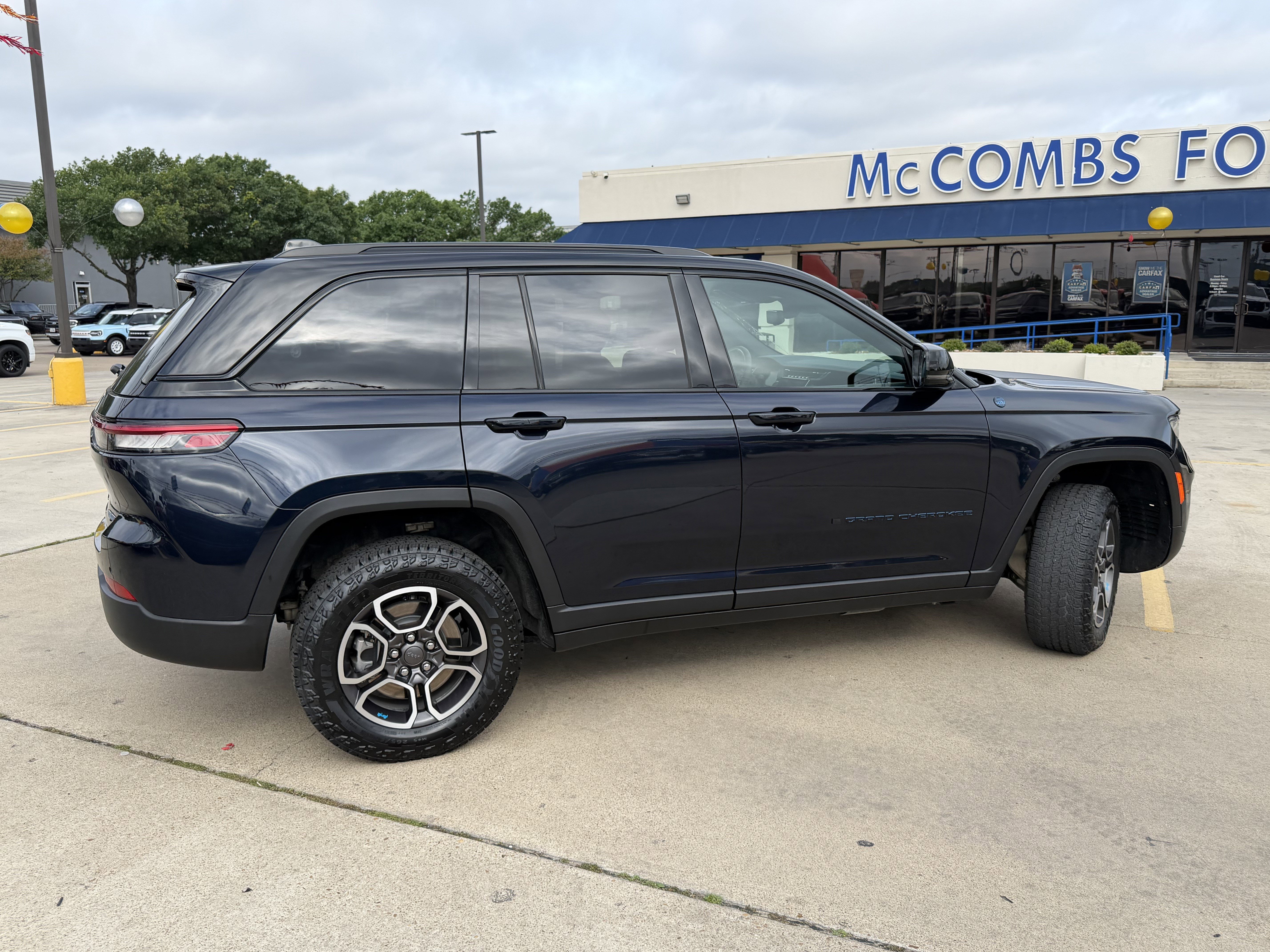 Used 2022 Jeep Grand Cherokee Trailhawk w/ Luxury Tech Group III AWD/4WD image 6