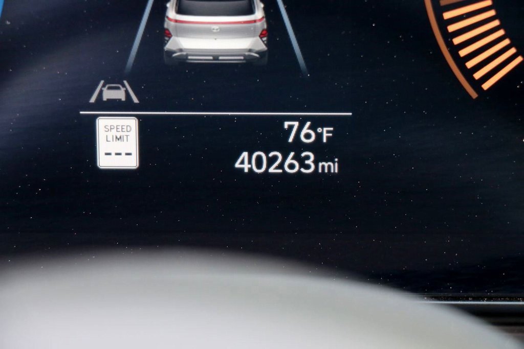 Used 2025 Hyundai Kona SEL image 10