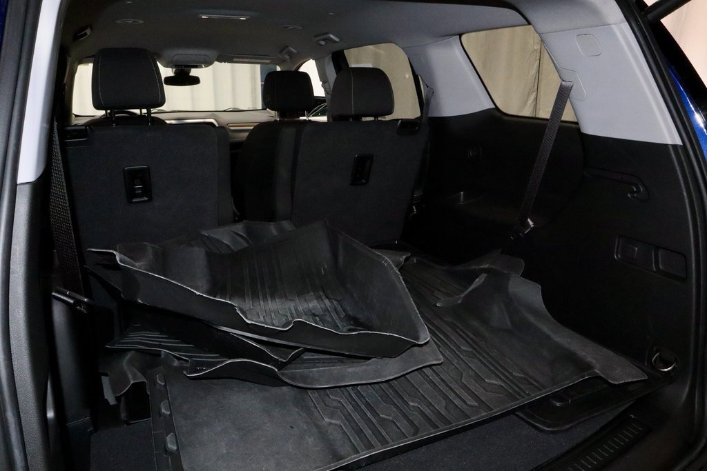 Used 2023 GMC Acadia SLE w/ Driver Convenience Package image 15