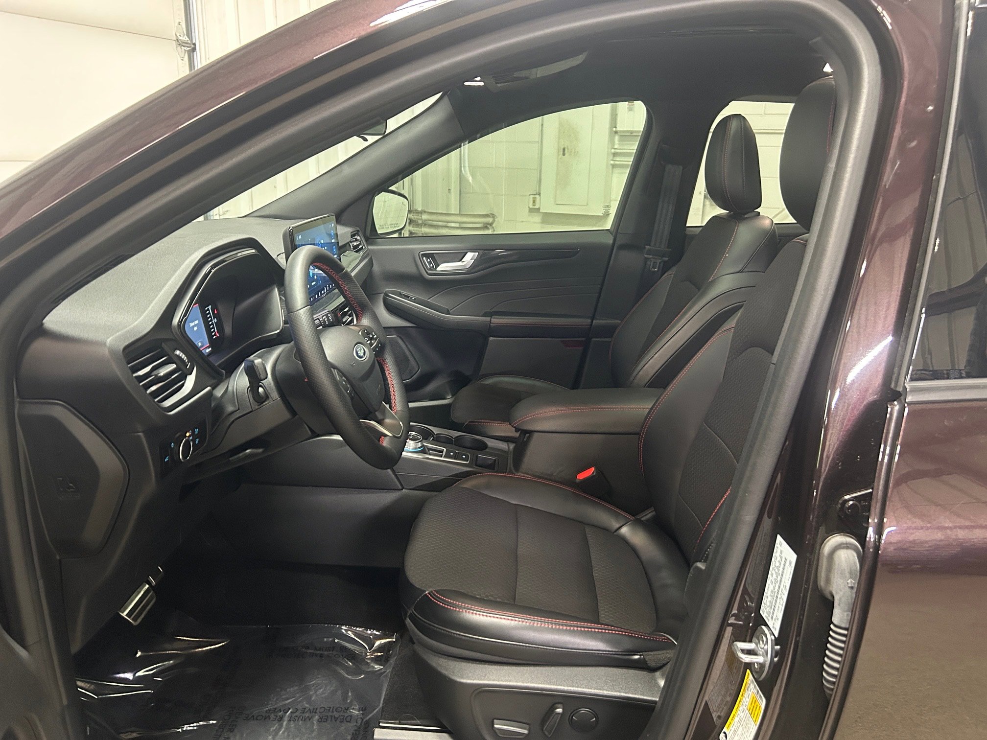 Certified 2023 Ford Escape ST-Line w/ Tech Pack #1 AWD/4WD image 9
