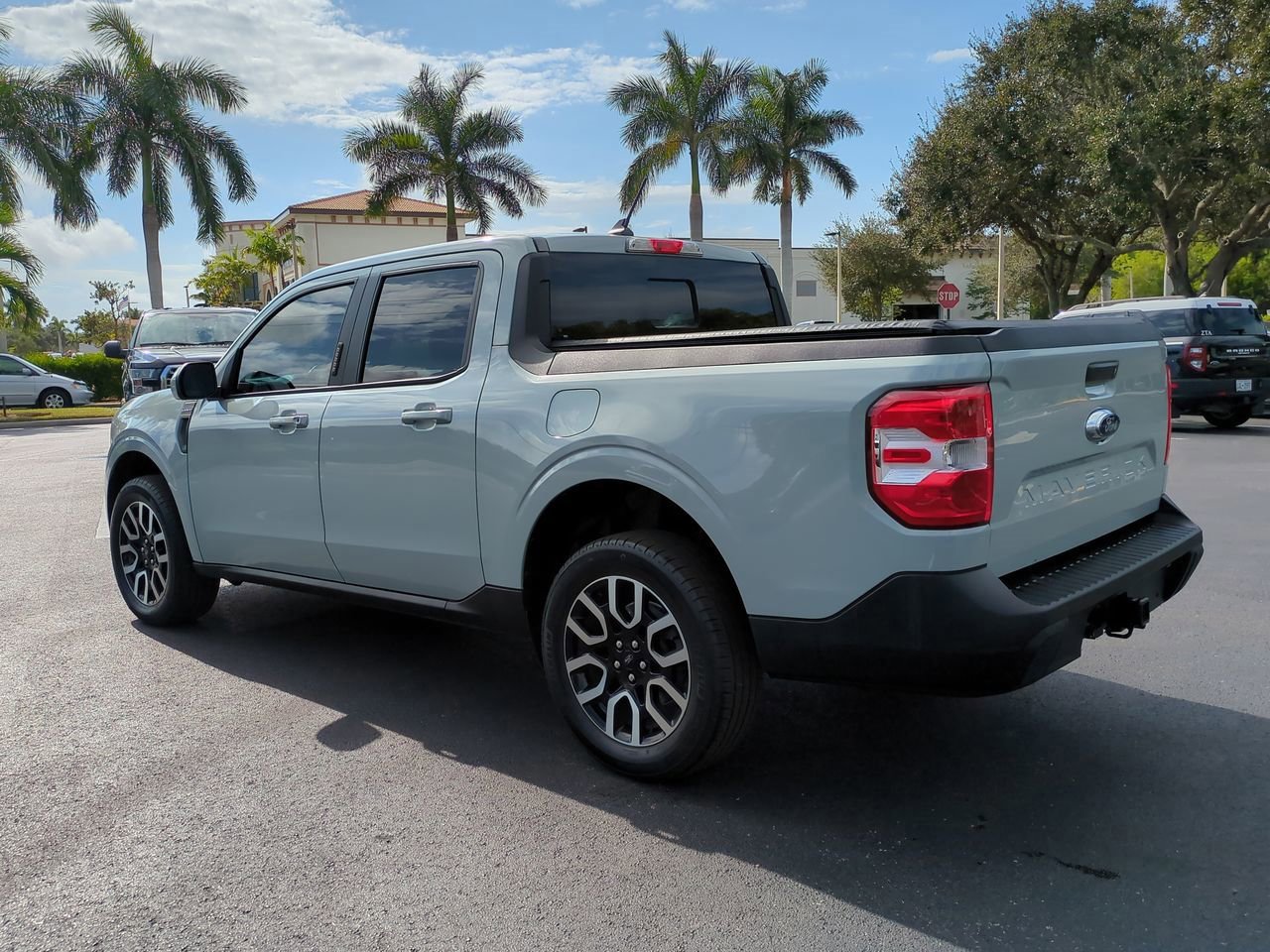 Certified 2022 Ford Maverick Lariat image 3