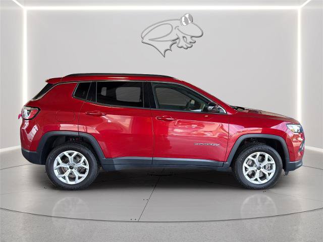 Used 2025 Jeep Compass Latitude w/ Sun & Sound Group AWD/4WD image 6