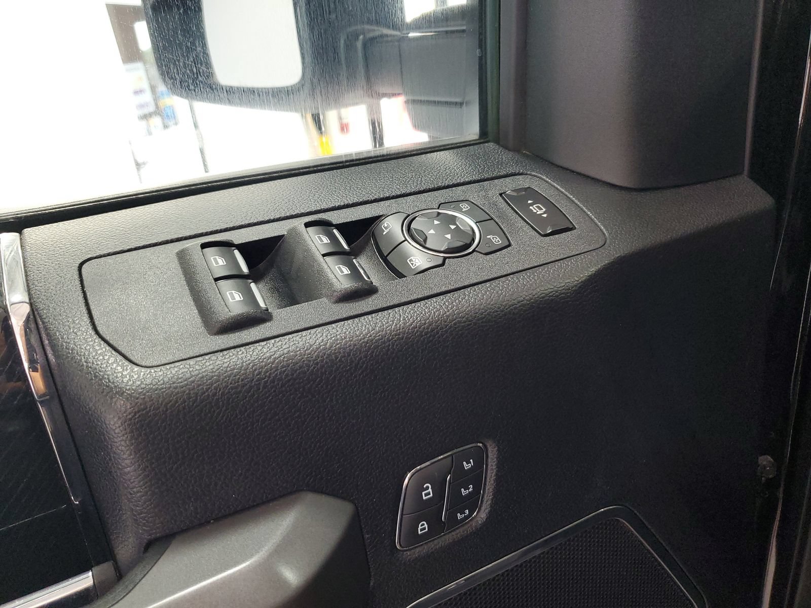 Certified 2020 Ford F350 Platinum w/ FX4 Off-Road Package AWD/4WD image 13