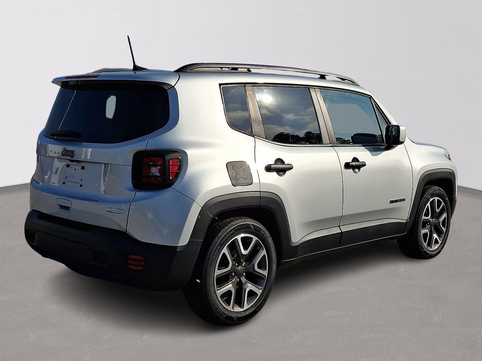 Used 2018 Jeep Renegade Latitude FWD image 5