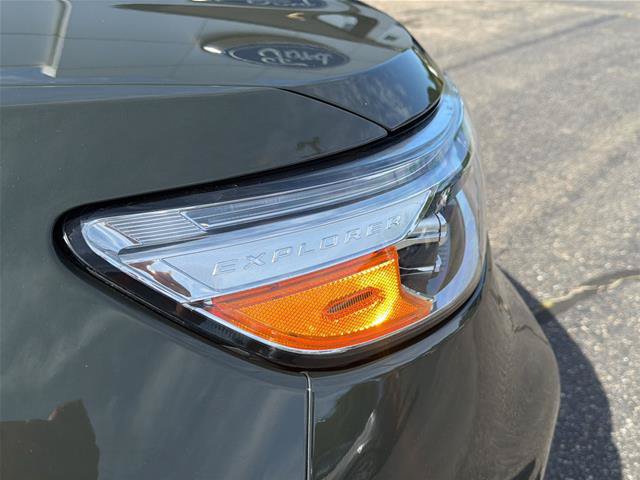 Certified 2022 Ford Explorer XLT w/ Equipment Group 202A AWD/4WD image 9