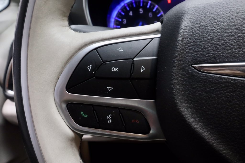 Used 2019 Chrysler Pacifica Limited FWD image 25