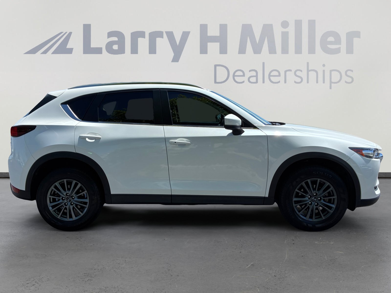 Used 2017 MAZDA CX-5 Touring FWD image 6