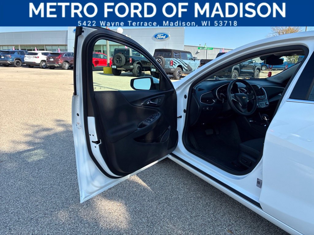 Used 2025 Chevrolet Malibu LT FWD image 9
