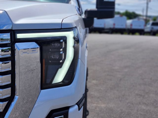 Used 2025 GMC Sierra 2500 Denali w/ Denali Reserve Package AWD/4WD image 10