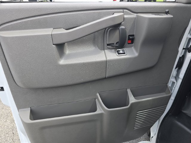 Used 2025 Chevrolet Express 2500 w/ Driver Convenience Package RWD image 18