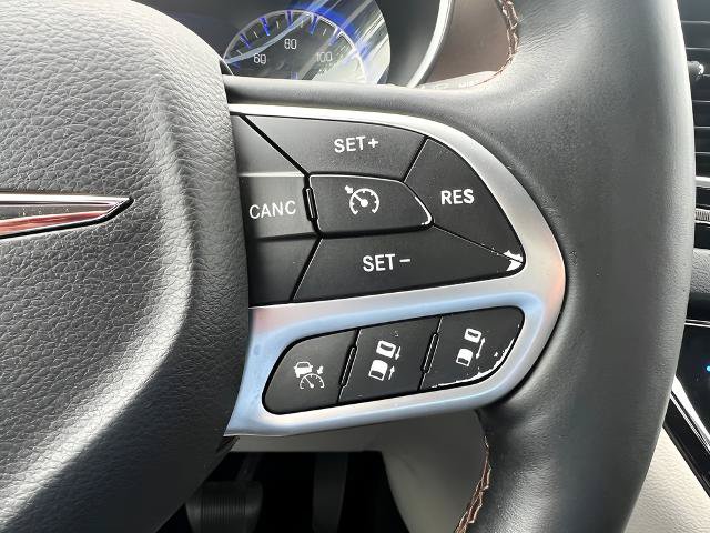 Used 2017 Chrysler Pacifica Touring-L Plus w/ Advanced Safetytec Group FWD image 16