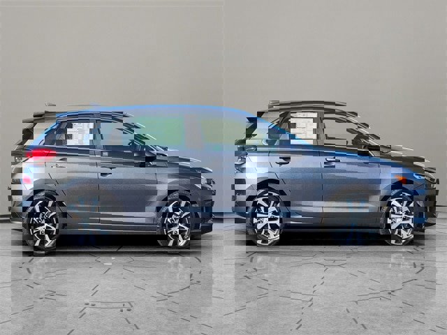 Used 2019 Hyundai Elantra GT image 13