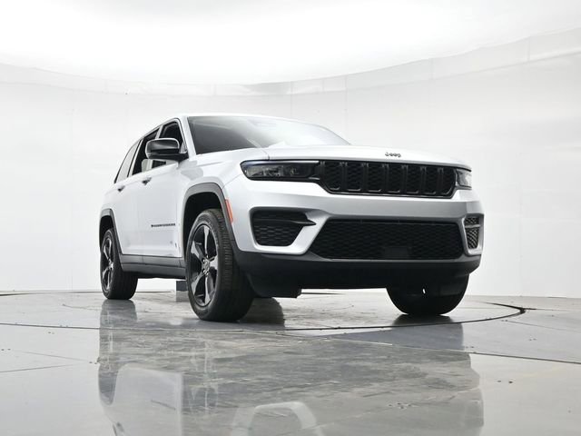 Used 2024 Jeep Grand Cherokee Altitude AWD/4WD image 34