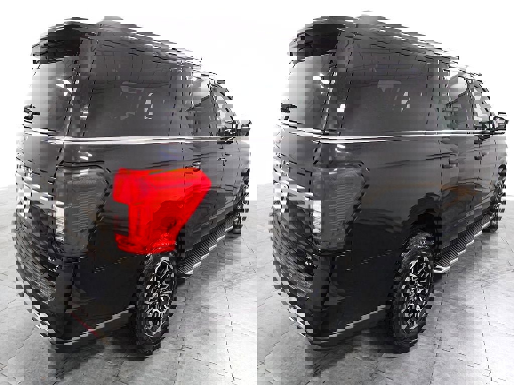 Certified 2023 Ford Expedition Max XLT image 4