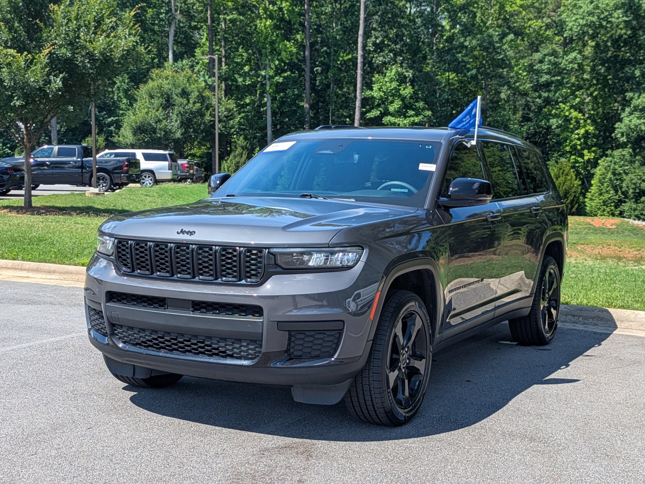 Used 2023 Jeep Grand Cherokee L Laredo AWD/4WD image 6