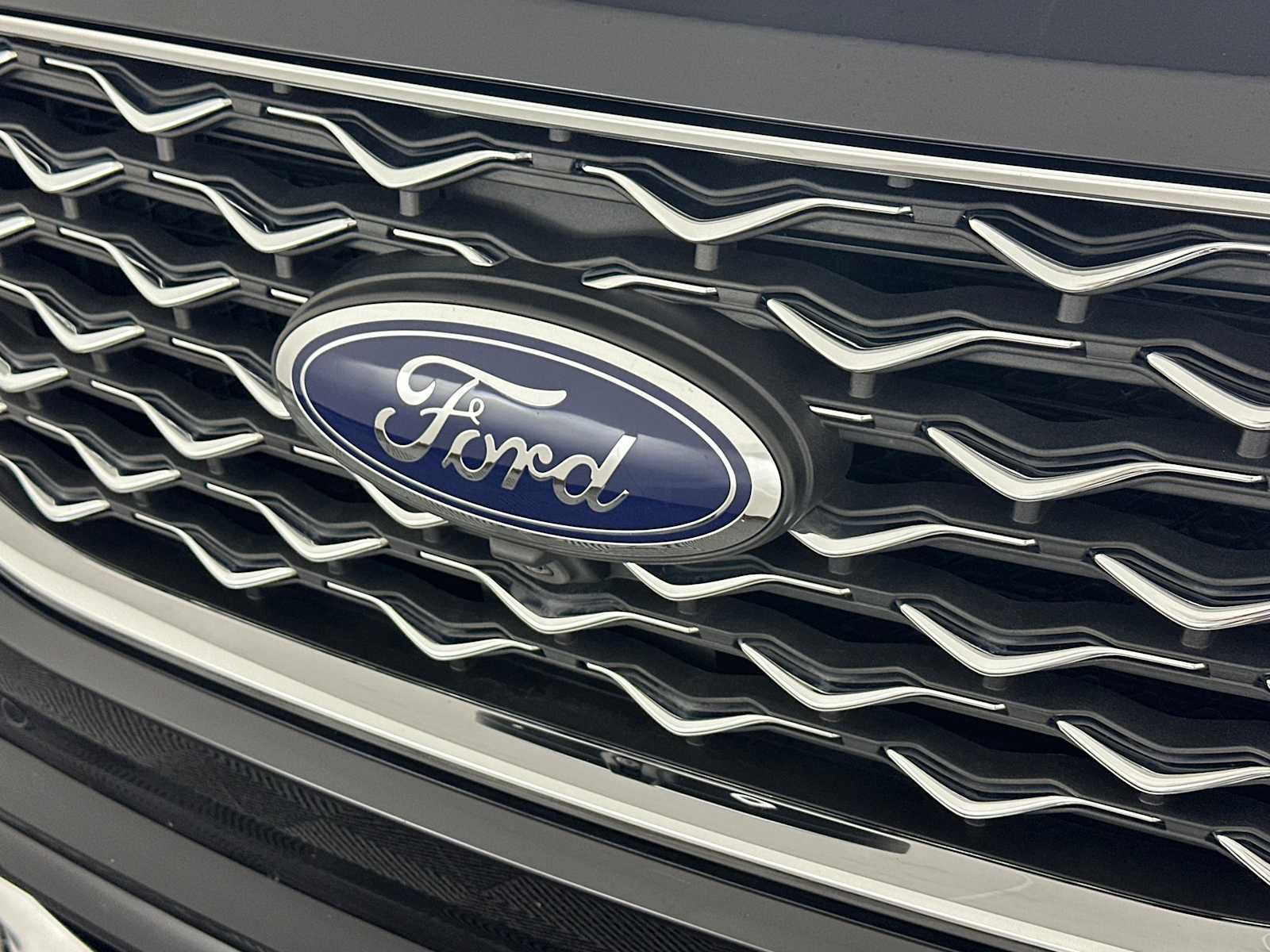 Certified 2020 Ford Edge Titanium w/ Equipment Group 301A FWD image 13