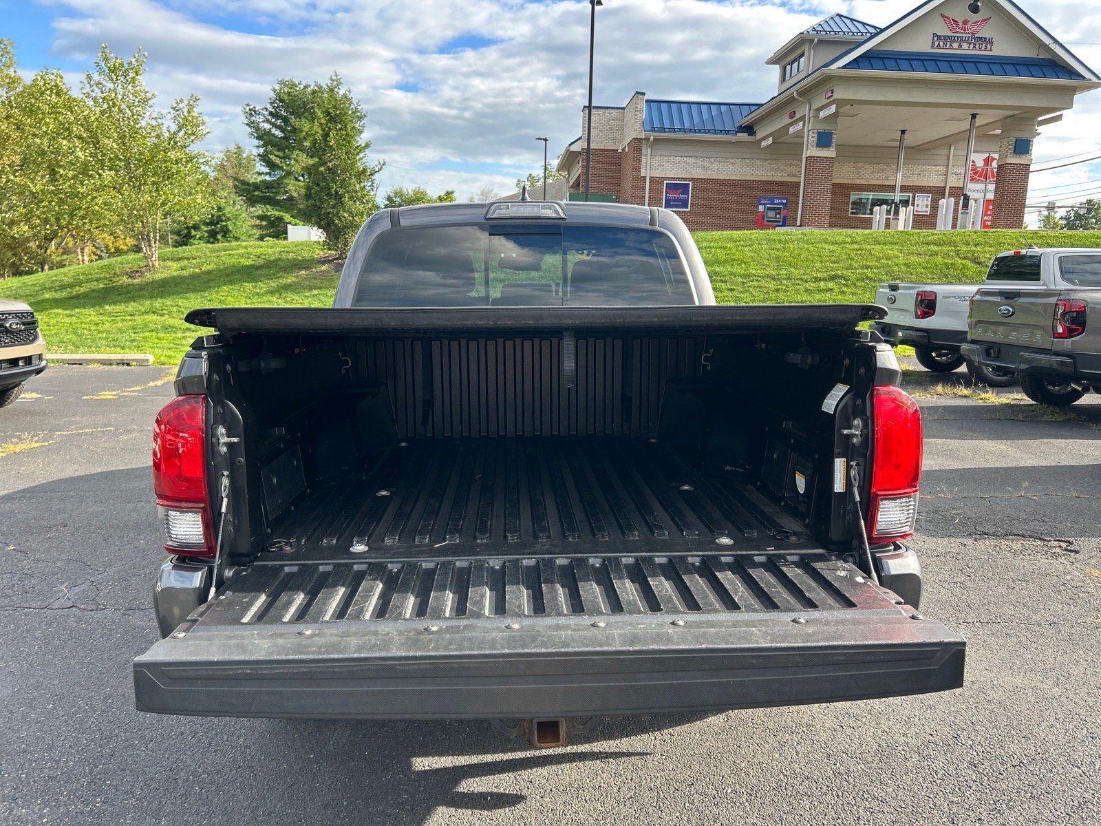 Used 2018 Toyota Tacoma TRD Sport AWD/4WD image 13