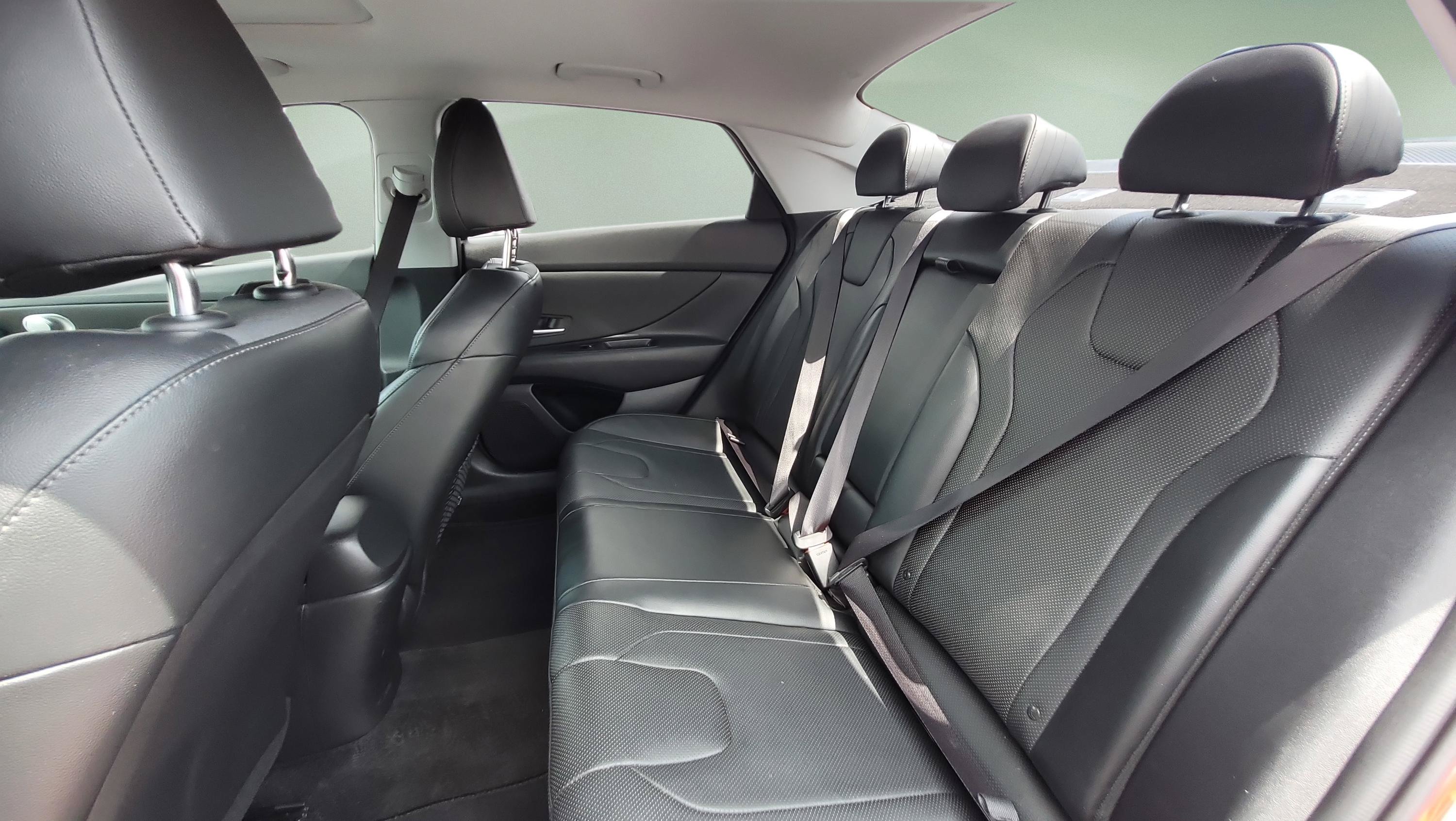 Used 2022 Hyundai Elantra Limited w/ Cargo Package FWD image 16