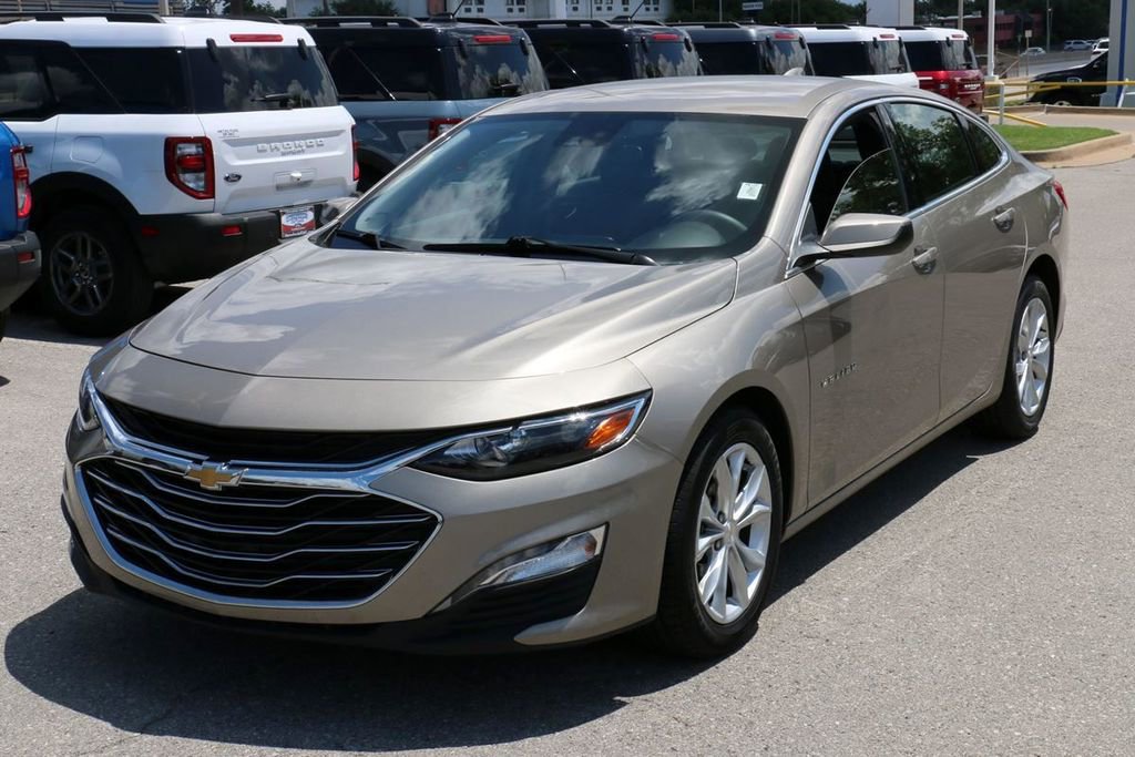 Used 2025 Chevrolet Malibu LT FWD image 2