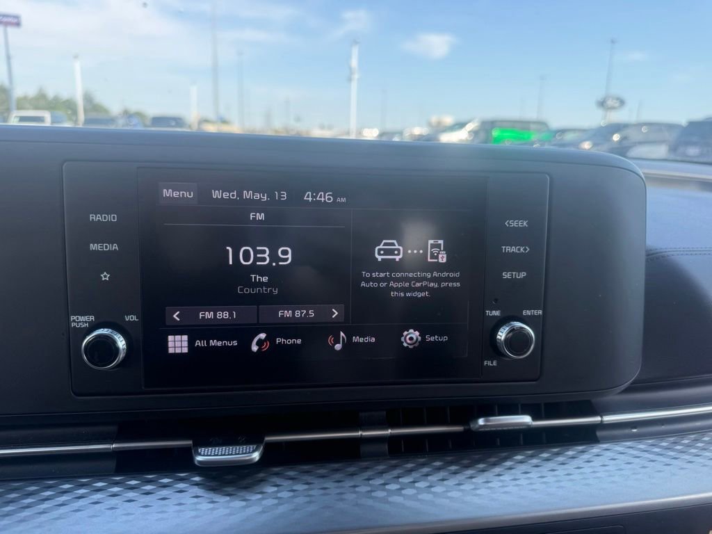Used 2024 Kia Carnival LX FWD image 16