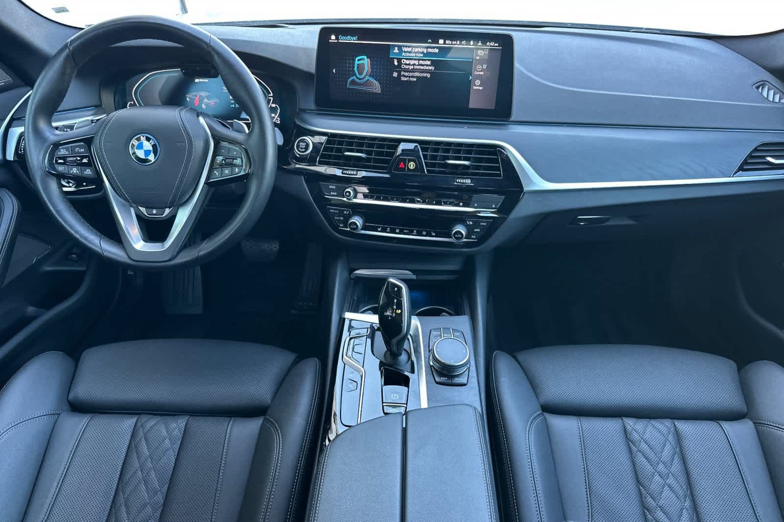 Used 2023 BMW 530e xDrive w/ Premium Package AWD/4WD image 3