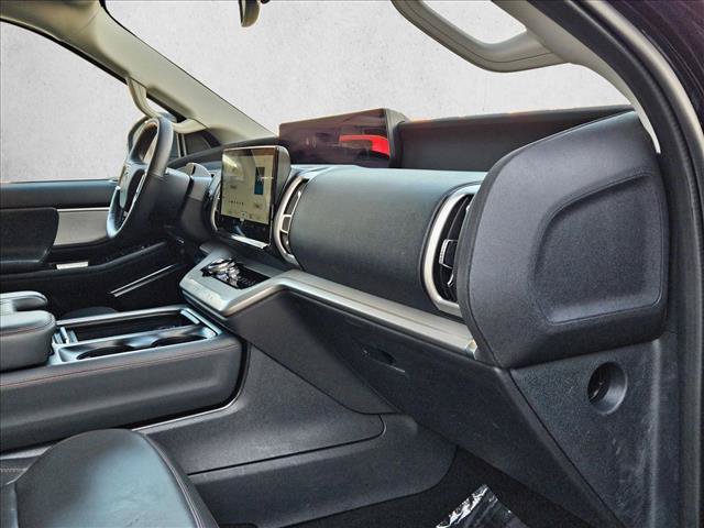 Certified 2025 Ford Expedition Active AWD/4WD image 19