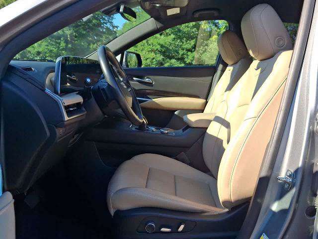 Used 2024 Cadillac XT4 Premium Luxury FWD image 17