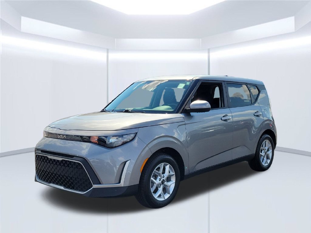 Used 2025 Kia Soul LX w/ LX Technology Package FWD image 9