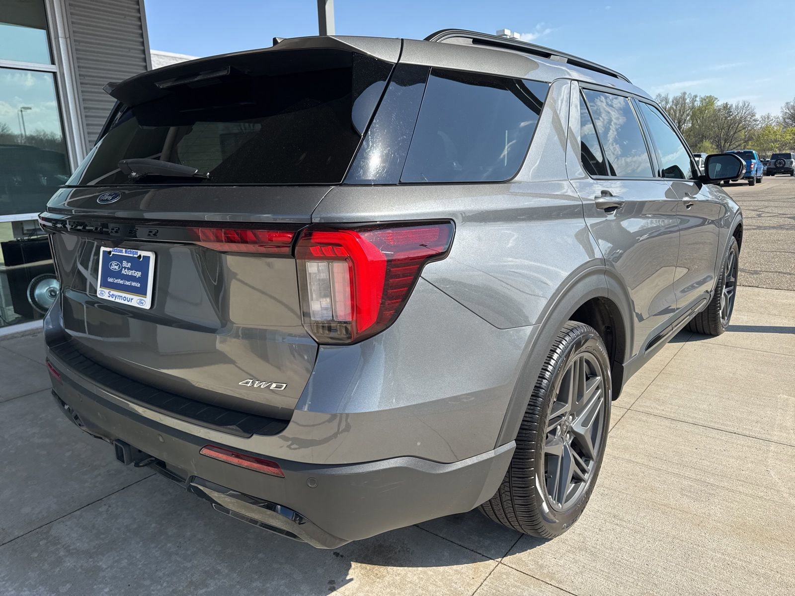 Certified 2025 Ford Explorer ST-Line w/ Premium Package image 5