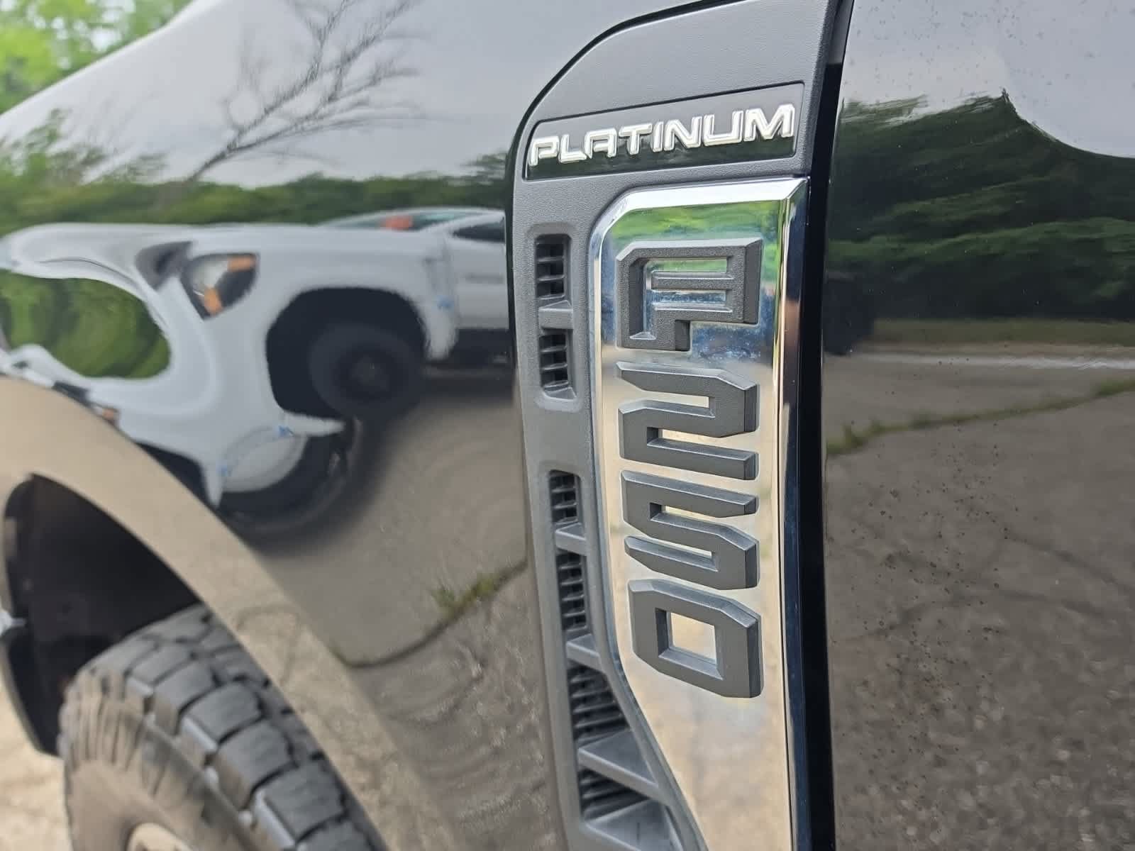 Certified 2023 Ford F250 Platinum w/ Tremor Off-Road Package AWD/4WD image 18