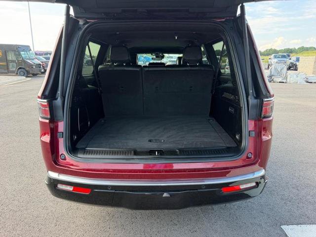 Used 2024 Jeep Wagoneer L Series II w/ Flexible Seating Group AWD/4WD image 7